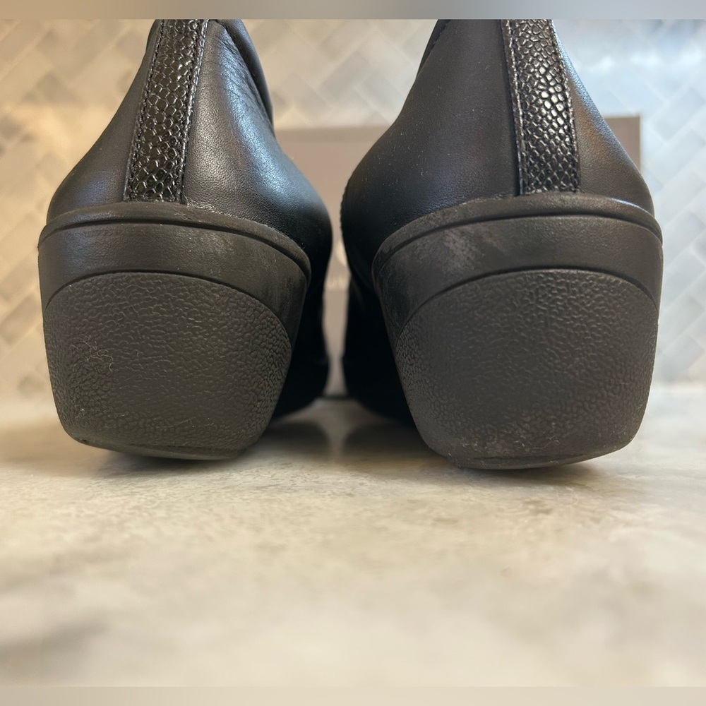 Vionic Jacey Women's Leather Slip-on Wedge Shoe. Black. Women’s US size 10 - Picture 4 of 10